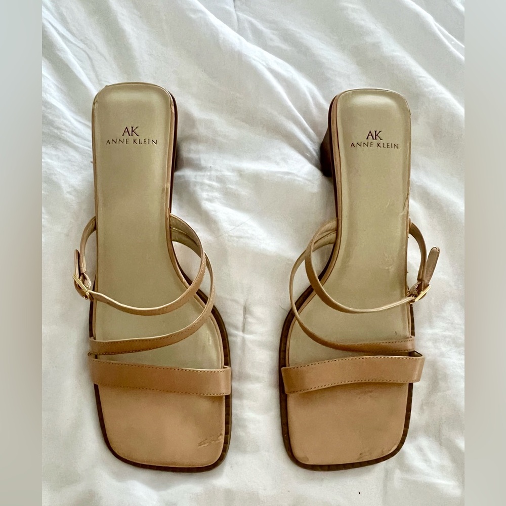 Anne Klein Tan Vintage Slides w Stacked Wood Heel Size 8 1/2